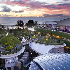 https://yello-kuta-beachwalk-bali.ubudhotelsnow.com