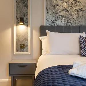 Guest house The Abbeygate Townhouse 